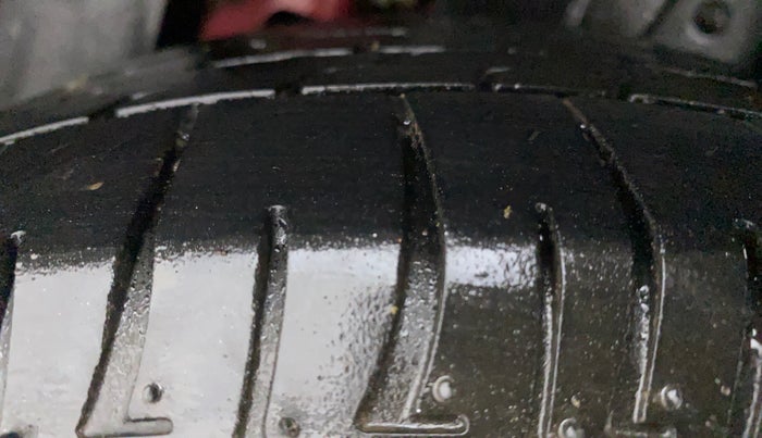 2021 Mahindra XUV300 W6 1.5 DIESEL, Diesel, Manual, 79,714 km, Left Rear Tyre Tread
