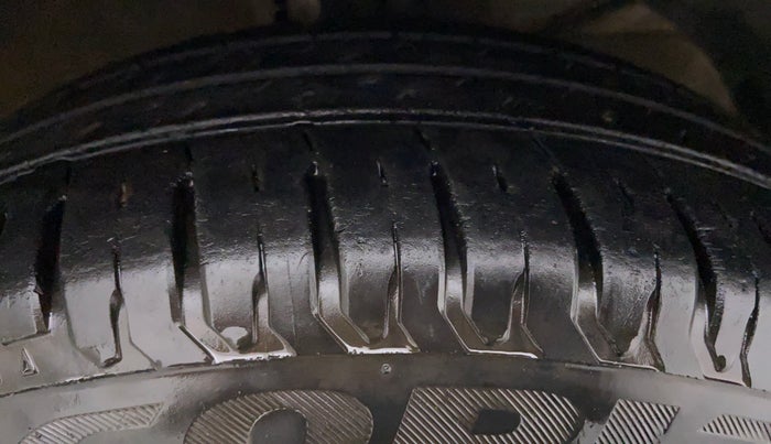 2018 Maruti Dzire ZXI, Petrol, Manual, 32,691 km, Right Front Tyre Tread