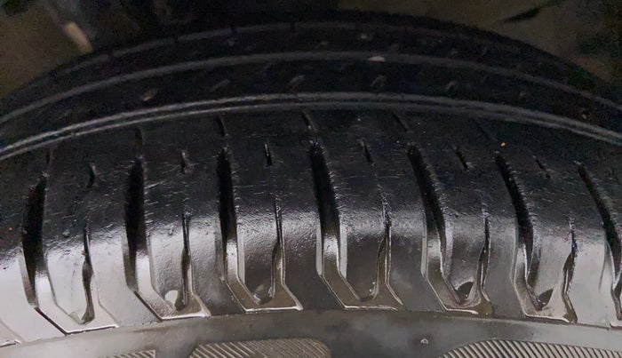 2018 Maruti Dzire ZXI, Petrol, Manual, 32,691 km, Left Front Tyre Tread