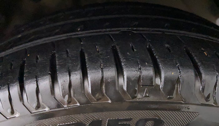 2018 Maruti Dzire ZXI, Petrol, Manual, 32,691 km, Left Rear Tyre Tread