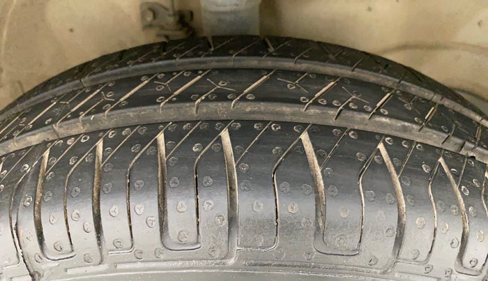 2013 Maruti Wagon R 1.0 VXI, Petrol, Manual, 83,560 km, Right Front Tyre Tread