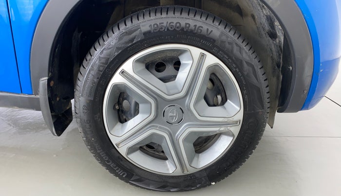 2018 Tata NEXON XT 1.2, Petrol, Manual, 32,682 km, Right Front Wheel