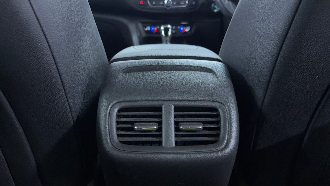 2018 Holden Commodore Rs-v, Automatic, 77855 km, Rear A/C Vent