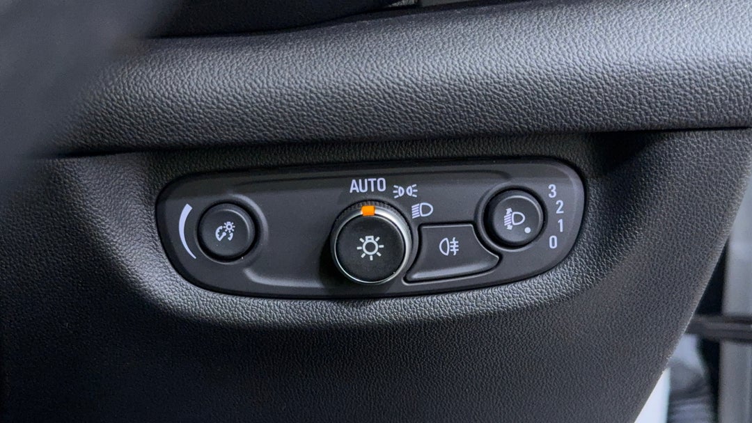 2018 Holden Commodore Rs-v, Automatic, 77855 km, Utility Switches/Buttons