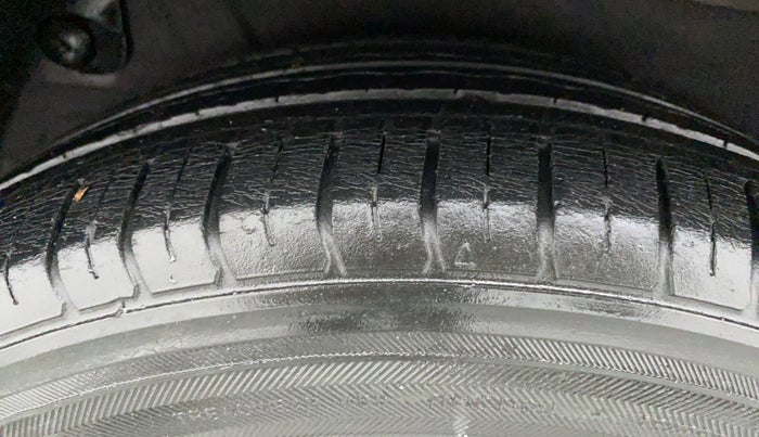 2012 Hyundai Verna FLUIDIC 1.6 EX VTVT, Petrol, Manual, 25,373 km, Right Rear Tyre Tread