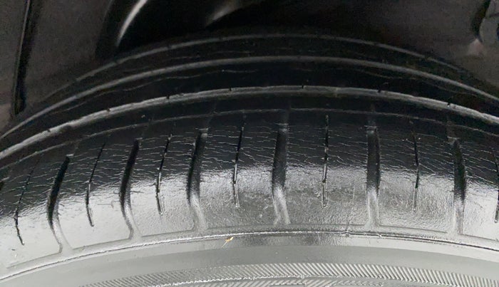 2012 Hyundai Verna FLUIDIC 1.6 EX VTVT, Petrol, Manual, 25,373 km, Left Rear Tyre Tread