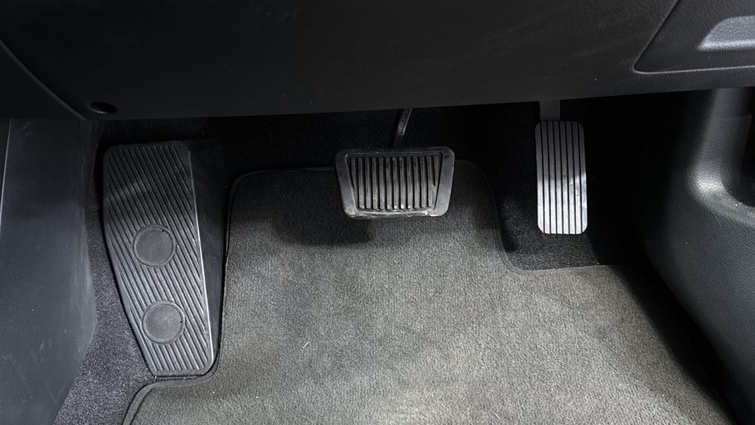 2019 Kia Cerato S, Automatic, 30500 km, Pedals and Footmat