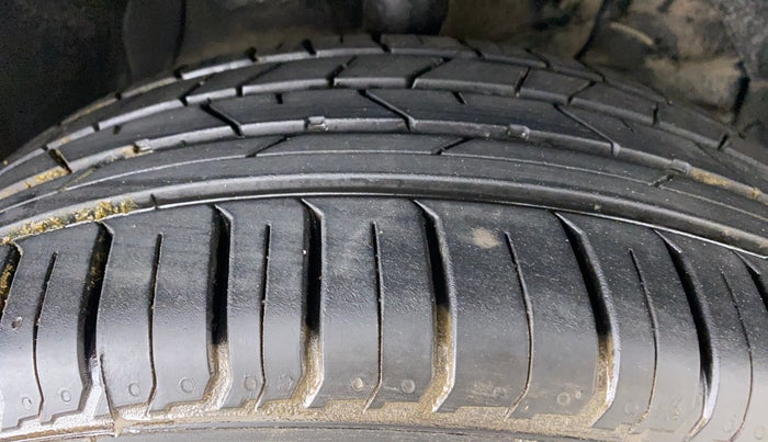 2018 Maruti Vitara Brezza ZDI, Diesel, Manual, 81,360 km, Right Front Tyre Tread