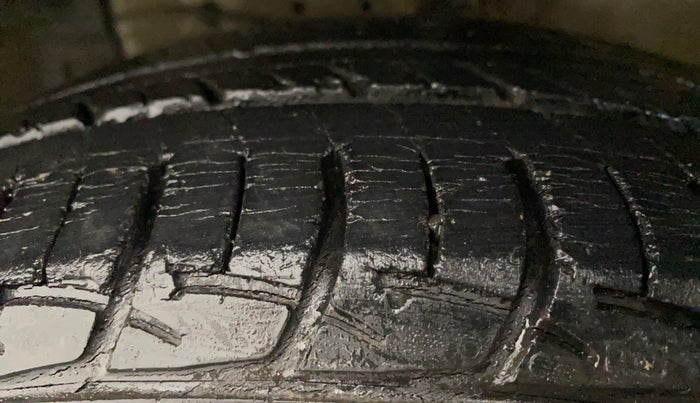 2017 Maruti Ertiga VXI CNG, CNG, Manual, 44,582 km, Left Front Tyre Tread