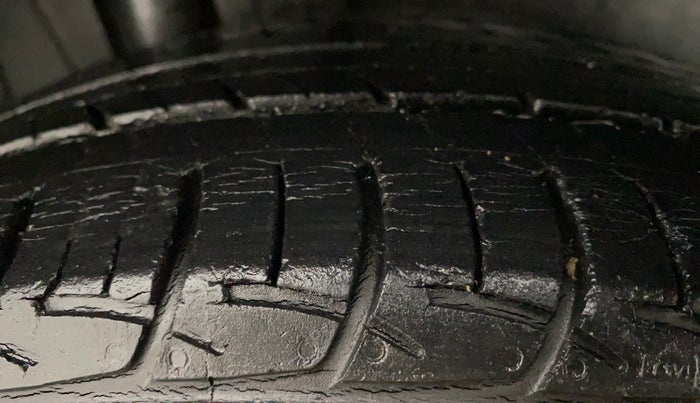 2017 Maruti Ertiga VXI CNG, CNG, Manual, 44,582 km, Right Rear Tyre Tread