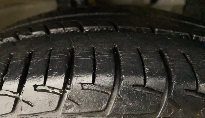 2017 Maruti Ertiga VXI CNG, CNG, Manual, 44,582 km, Right Front Tyre Tread
