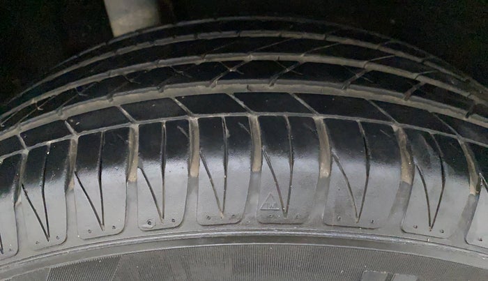 2016 Maruti Vitara Brezza ZDI, Diesel, Manual, 57,908 km, Right Rear Tyre Tread