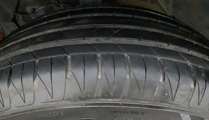 2016 Maruti Vitara Brezza ZDI, Diesel, Manual, 57,908 km, Left Front Tyre Tread