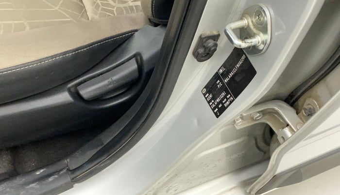 2015 Hyundai Xcent SX 1.2 (O), Petrol, Manual, 92,511 km, Left B pillar - Slightly dented