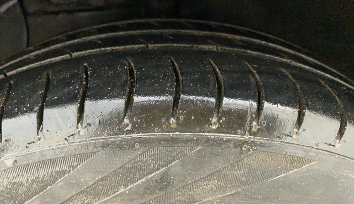 2015 Hyundai Xcent SX 1.2 (O), Petrol, Manual, 92,511 km, Left Front Tyre Tread