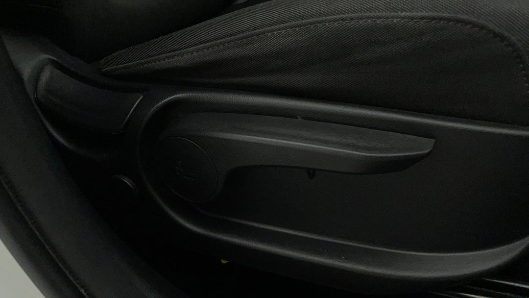 2023 Hyundai Tucson (FWD), Automatic, 45139 km, Drivers Side Adjustment Panel