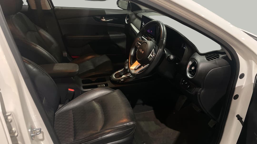 2022 Kia Cerato Sport+, Automatic, 107291 km, Right Side Front Door Cabin View