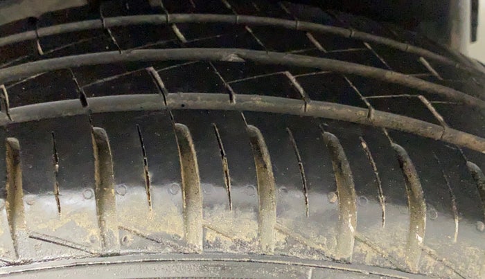 2012 Toyota Etios G, Petrol, Manual, 57,600 km, Left Rear Tyre Tread