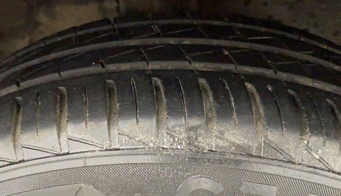 2012 Toyota Etios G, Petrol, Manual, 57,600 km, Right Front Tyre Tread