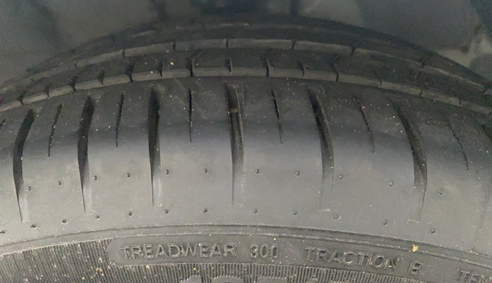 2017 Hyundai Verna 1.6 CRDI SX, Diesel, Manual, 93,041 km, Right Front Tyre Tread