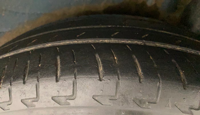 2018 Maruti IGNIS ZETA 1.2 AMT DUAL TONE, Petrol, Automatic, 98,476 km, Left Rear Tyre Tread