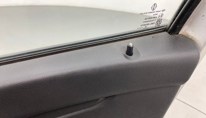 2016 Renault Kwid RXT, Petrol, Manual, 73,101 km, Lock system - Door lock knob has minor damage