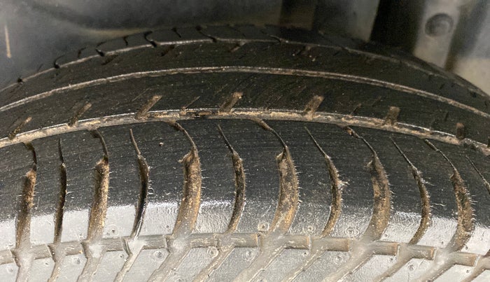 2014 Maruti Swift Dzire VXI, Petrol, Manual, 56,455 km, Left Rear Tyre Tread