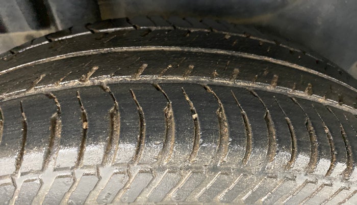 2014 Maruti Swift Dzire VXI, Petrol, Manual, 56,455 km, Right Rear Tyre Tread