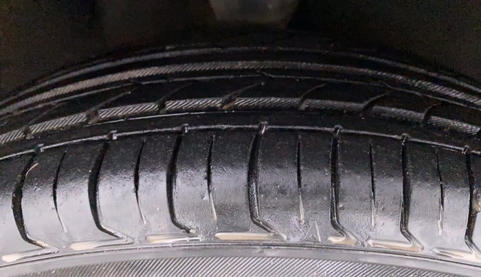 2012 Hyundai i10 MAGNA 1.1 IRDE2, Petrol, Manual, 59,854 km, Right Front Tyre Tread