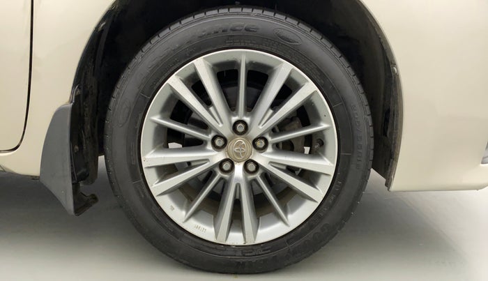 2015 Toyota Corolla Altis VL AT, Petrol, Automatic, 88,494 km, Right Front Wheel