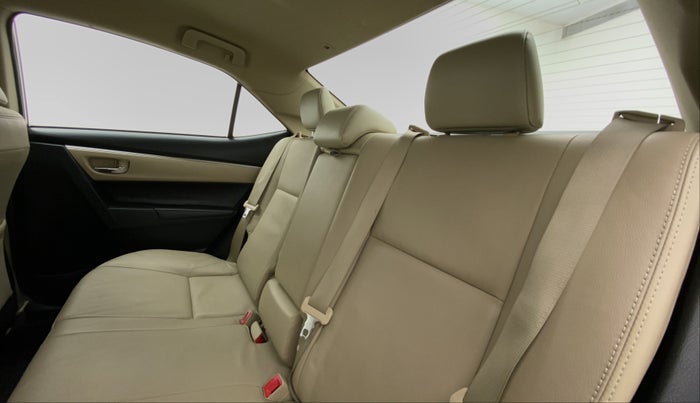 2015 Toyota Corolla Altis VL AT, Petrol, Automatic, 88,494 km, Right Side Rear Door Cabin