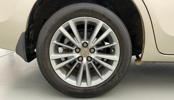2015 Toyota Corolla Altis VL AT, Petrol, Automatic, 88,494 km, Right Rear Wheel