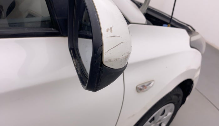 2016 Hyundai Elite i20 MAGNA 1.2, Petrol, Manual, 38,231 km, Right rear-view mirror - Cover has minor damage