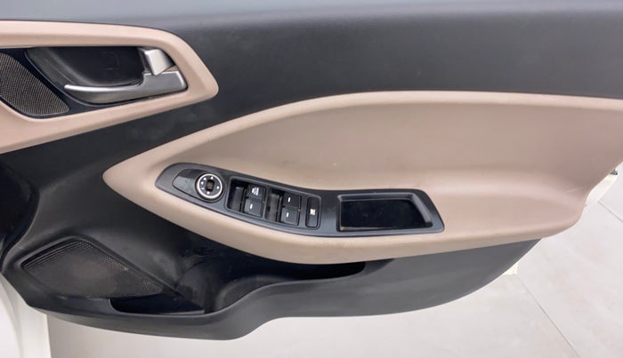 2016 Hyundai Elite i20 MAGNA 1.2, Petrol, Manual, 38,231 km, Driver Side Door Panels Control