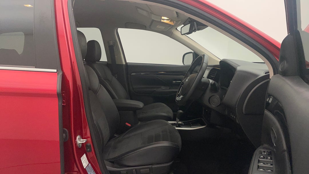 2020 Mitsubishi Outlander Ls 7 Seat (2wd), Automatic, 108450 km, Right Side Front Door Cabin View