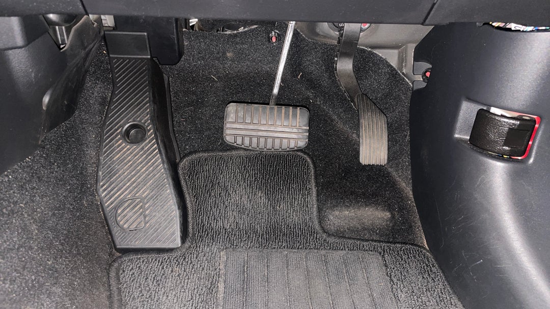 2020 Mitsubishi Outlander Ls 7 Seat (2wd), Automatic, 108450 km, Pedals and Footmat