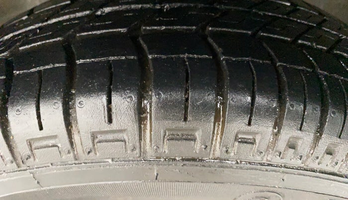 2017 Maruti Alto 800 LXI, Petrol, Manual, 15,729 km, Left Front Tyre Tread