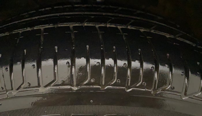 2017 Maruti Baleno DELTA PETROL 1.2, Petrol, Manual, 57,555 km, Right Front Tyre Tread