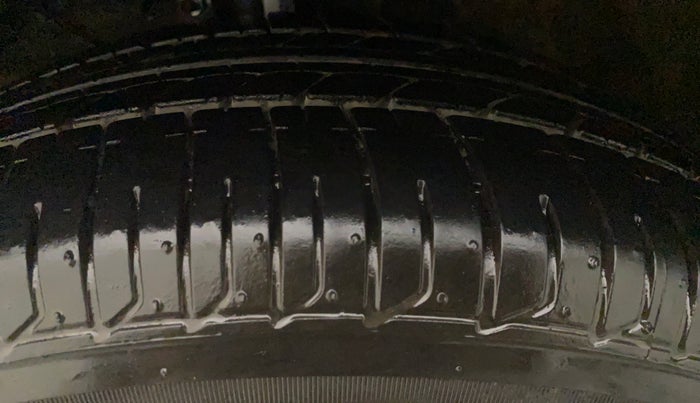 2017 Maruti Baleno DELTA PETROL 1.2, Petrol, Manual, 57,555 km, Left Front Tyre Tread