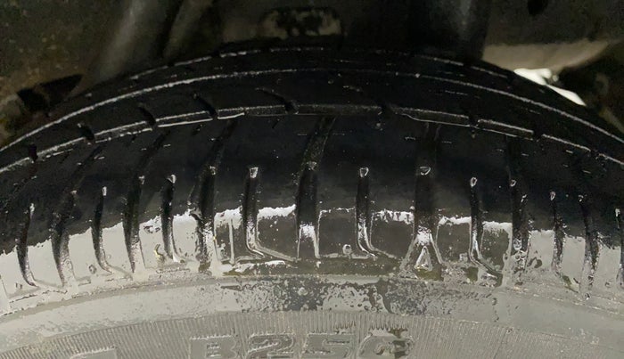 2018 Mahindra KUV 100 NXT K8 P 6 STR, Petrol, Manual, 21,098 km, Left Rear Tyre Tread