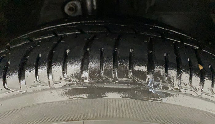 2018 Mahindra KUV 100 NXT K8 P 6 STR, Petrol, Manual, 21,098 km, Right Front Tyre Tread