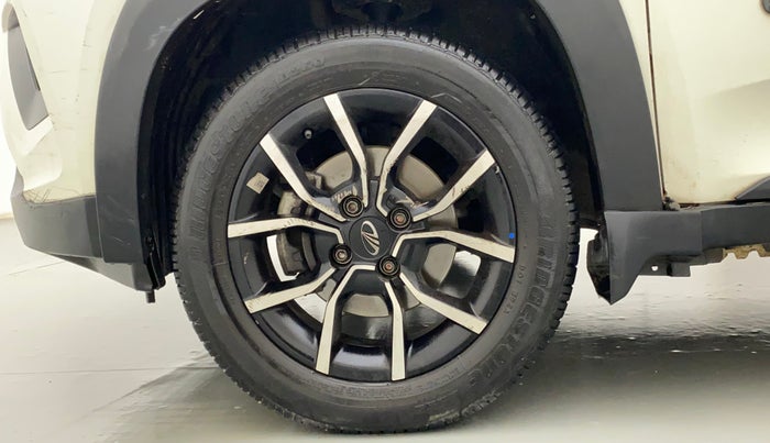 2018 Mahindra KUV 100 NXT K8 P 6 STR, Petrol, Manual, 21,098 km, Left Front Wheel
