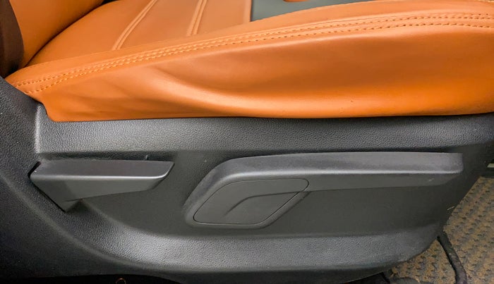 2018 Mahindra KUV 100 NXT K8 P 6 STR, Petrol, Manual, 21,098 km, Driver Side Adjustment Panel