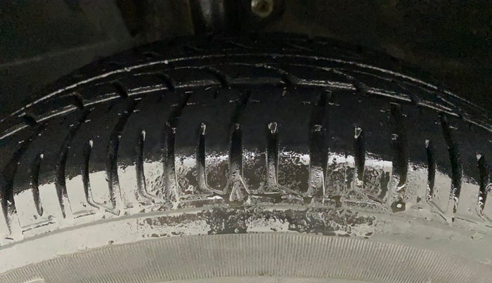 2018 Mahindra KUV 100 NXT K8 P 6 STR, Petrol, Manual, 21,098 km, Left Front Tyre Tread