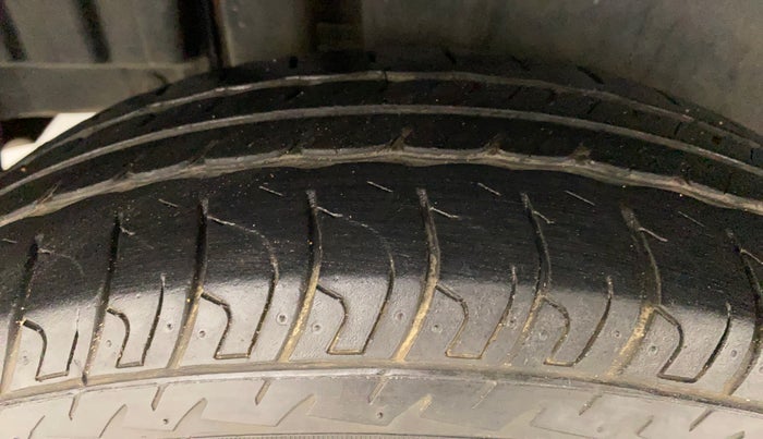 2015 Maruti Swift VXI, Petrol, Manual, 39,649 km, Right Rear Tyre Tread