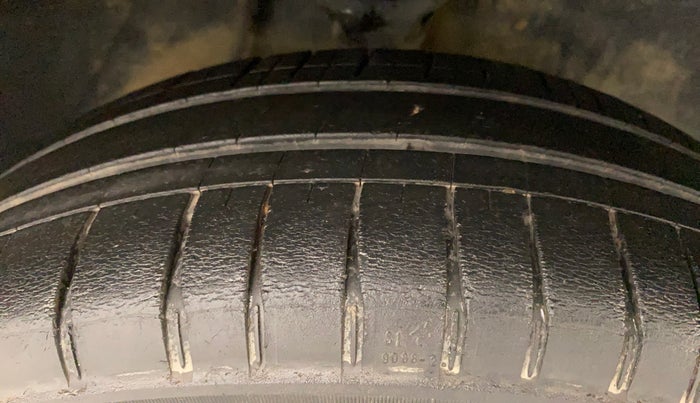 2015 Maruti Alto K10 VXI, Petrol, Manual, 1,09,944 km, Right Front Tyre Tread