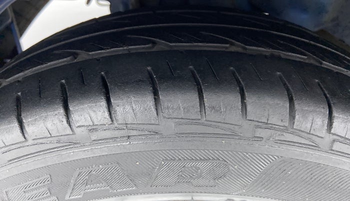 2017 Hyundai Eon ERA PLUS, Petrol, Manual, 24,048 km, Right Rear Tyre Tread