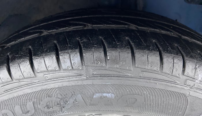 2017 Hyundai Eon ERA PLUS, Petrol, Manual, 24,048 km, Right Front Tyre Tread