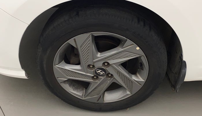 2020 Hyundai Verna SX 1.5 VTVT, Petrol, Manual, 38,431 km, Left front tyre - Minor crack