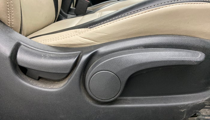 2017 Hyundai Creta SX PLUS 1.6 PETROL, Petrol, Manual, 26,550 km, Driver Side Adjustment Panel